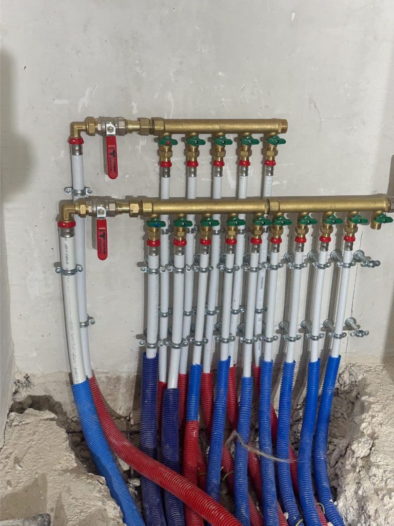 Tuyauterie en PVC colorée